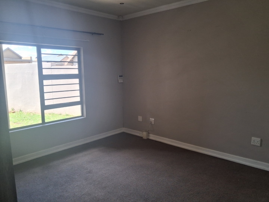 To Let 3 Bedroom Property for Rent in Hillside Free State